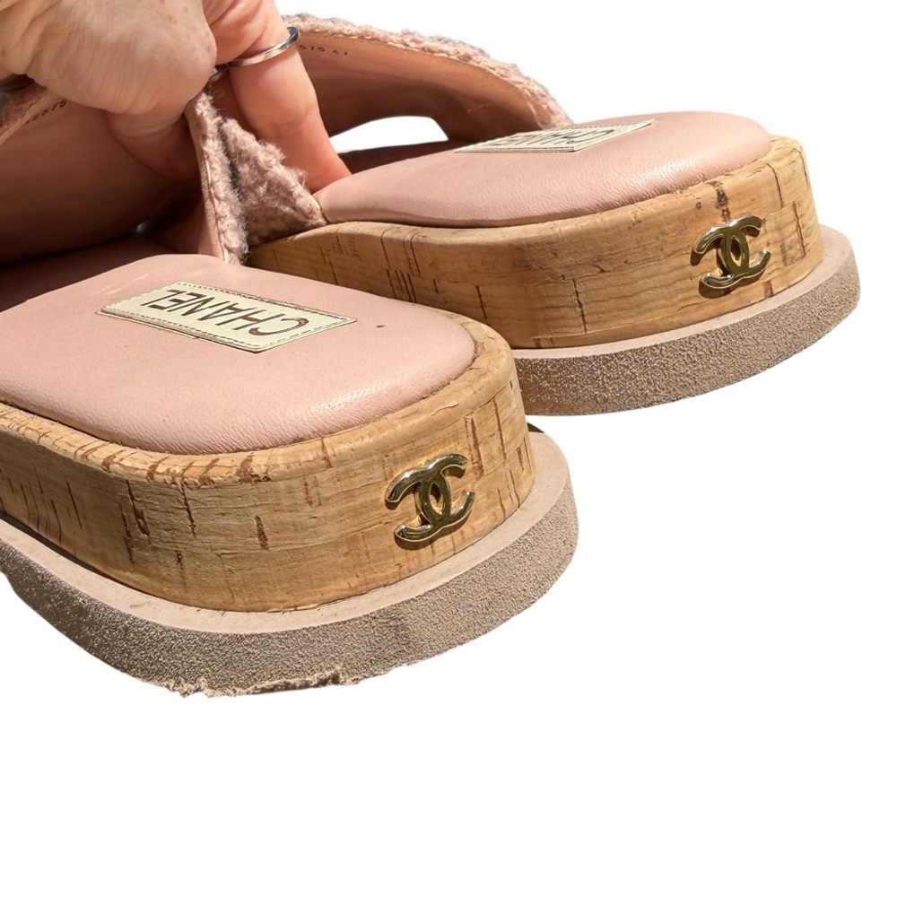 CHANEL Women’s Pink Bouclé Iridescent Pearl CC Slide Sandals Cork Platform 41 - Picture 9 of 12